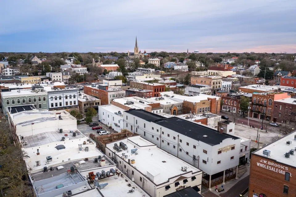 Nahant — roofing contractor